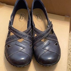 Clarks navy woven shoes- like new